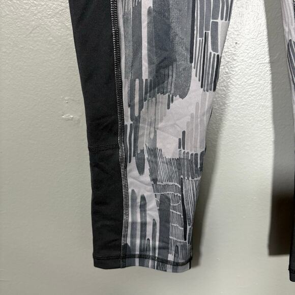 Brooks Women's Greenlight Tight Black/Gray Patterned Capris - XS - Activewear - Picture 3 of 8